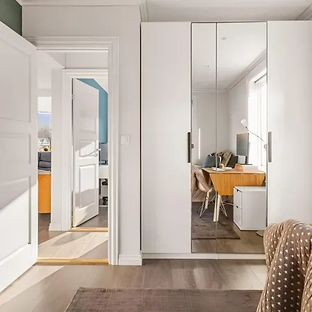 Peaceful With Balcony - Near Tram & Trails Leilighet
