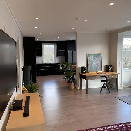 Peaceful With Balcony - Near Tram & Trails * Bergen