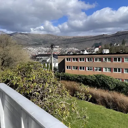 Peaceful With Balcony - Near Tram & Trails Bergen