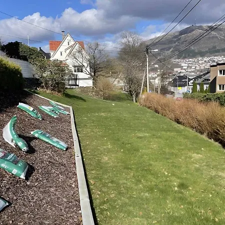 Peaceful With Balcony - Near Tram & Trails * Bergen