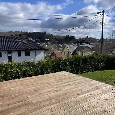 Peaceful With Balcony - Near Tram & Trails * Bergen