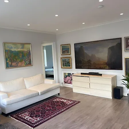 Peaceful With Balcony - Near Tram & Trails Lejlighed Bergen